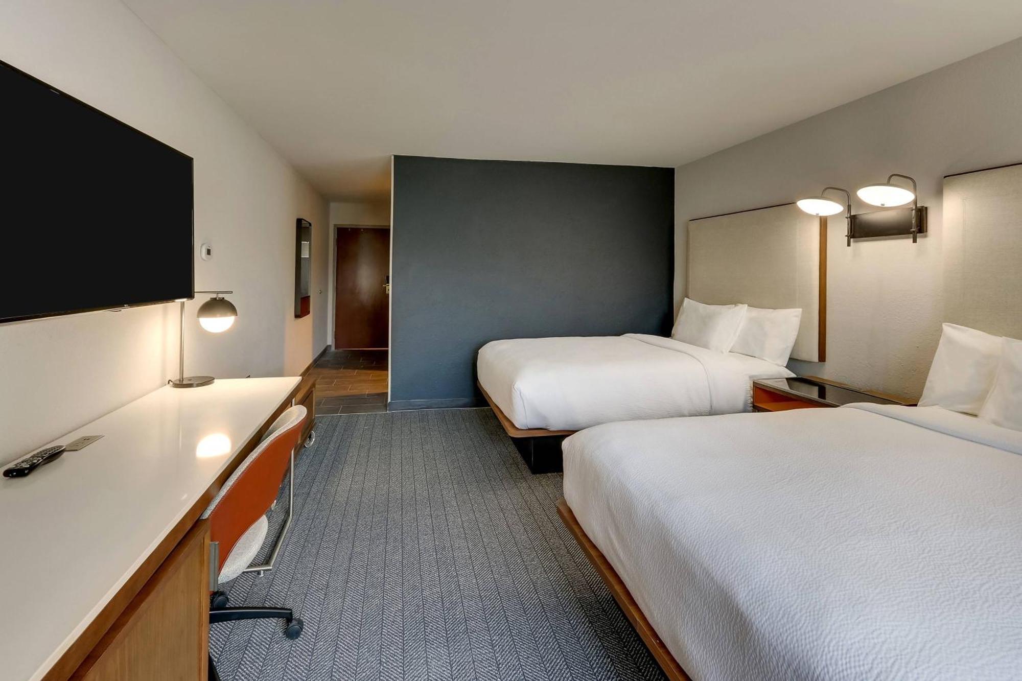 Courtyard South/hamburg Place Hotel