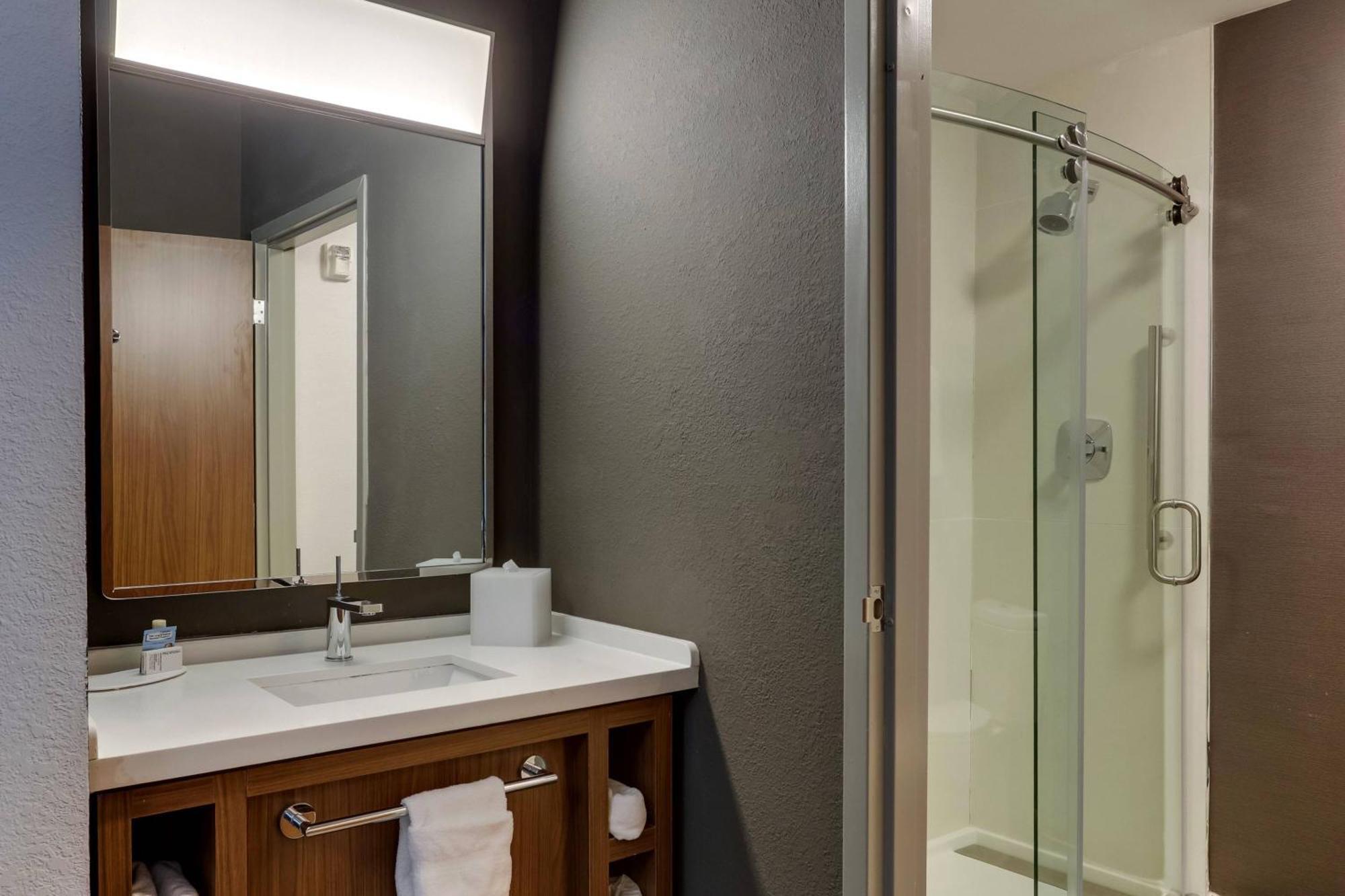 Courtyard South/hamburg Place 3*