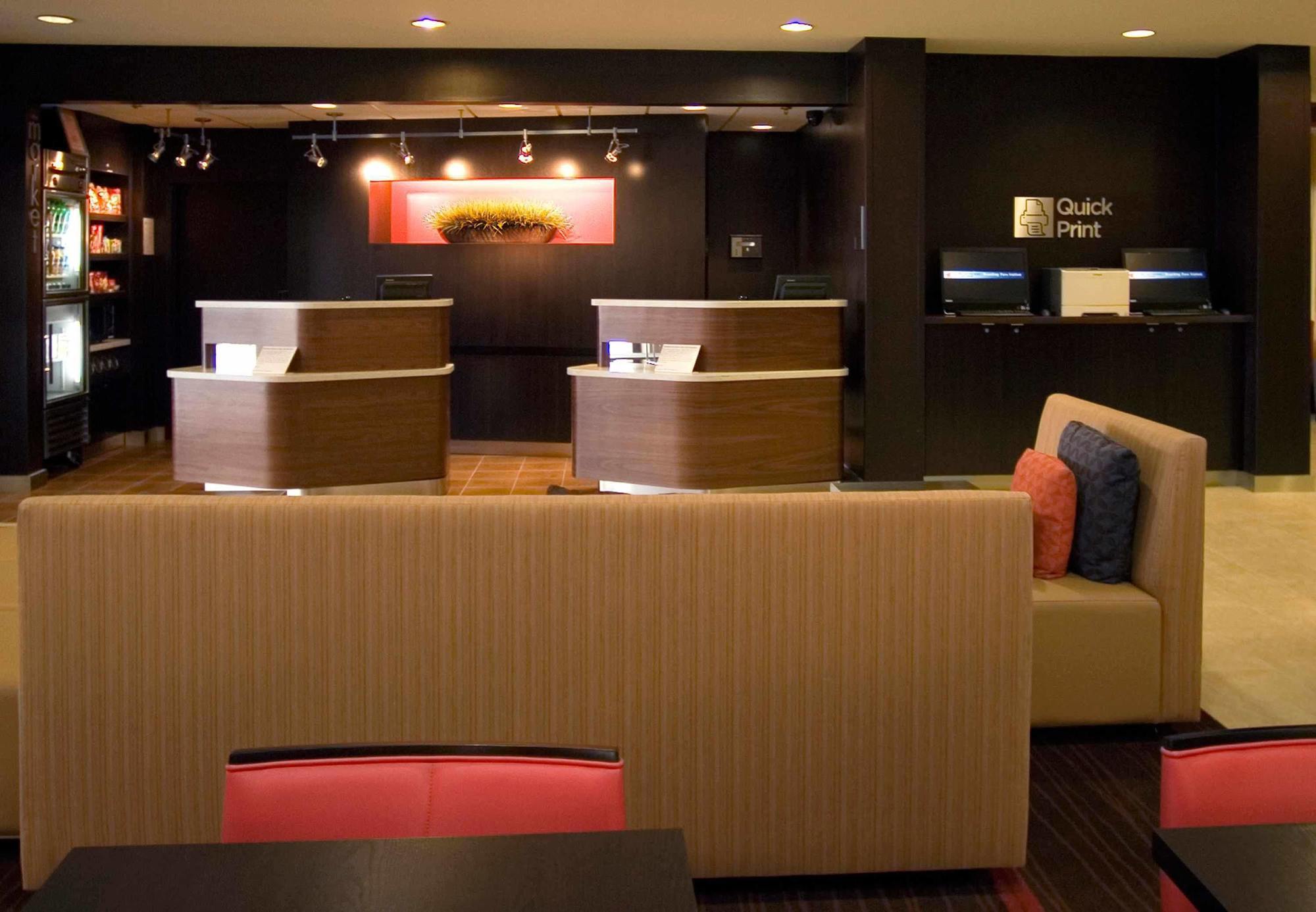 Courtyard South/hamburg Place Hotel 3*